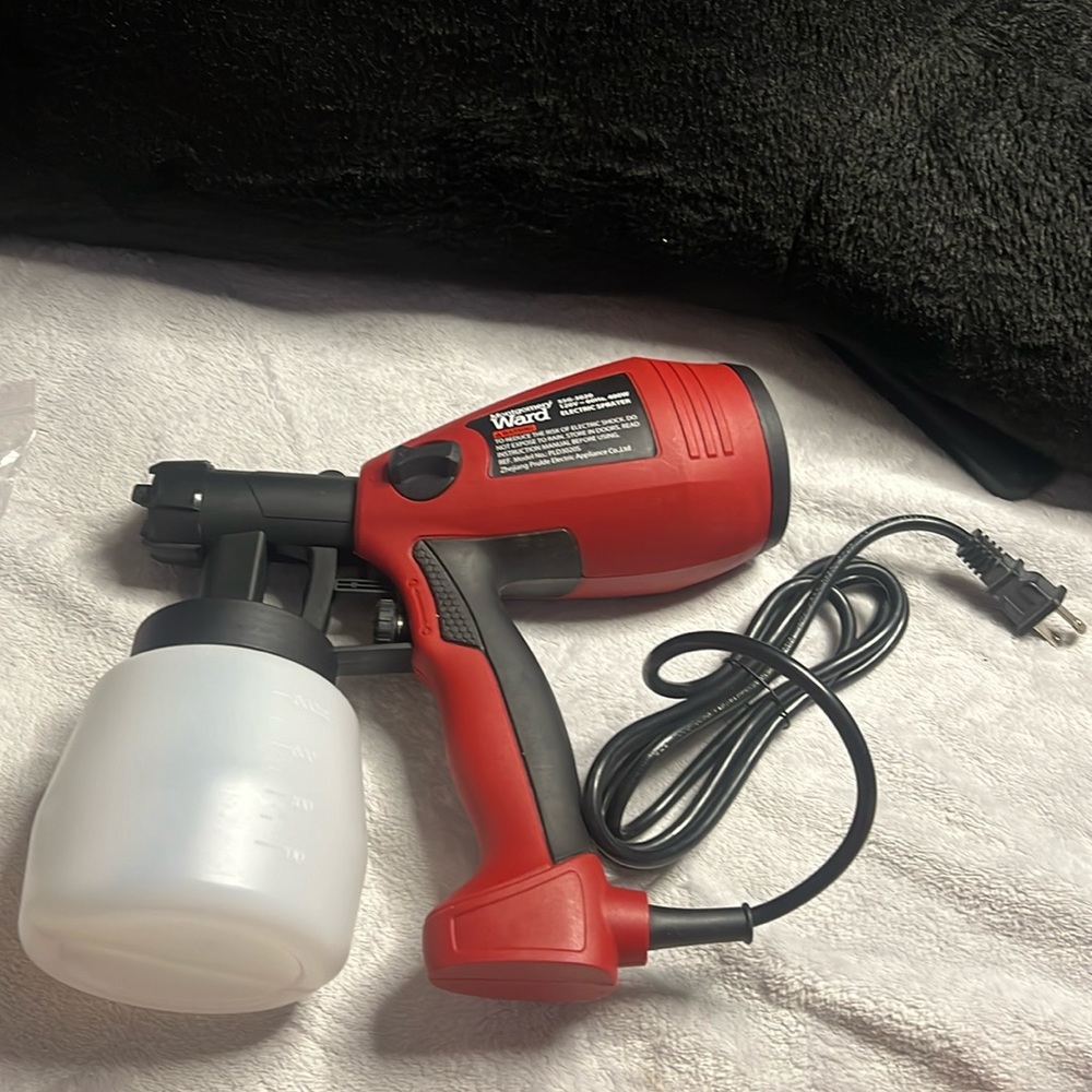 Electric spray painter